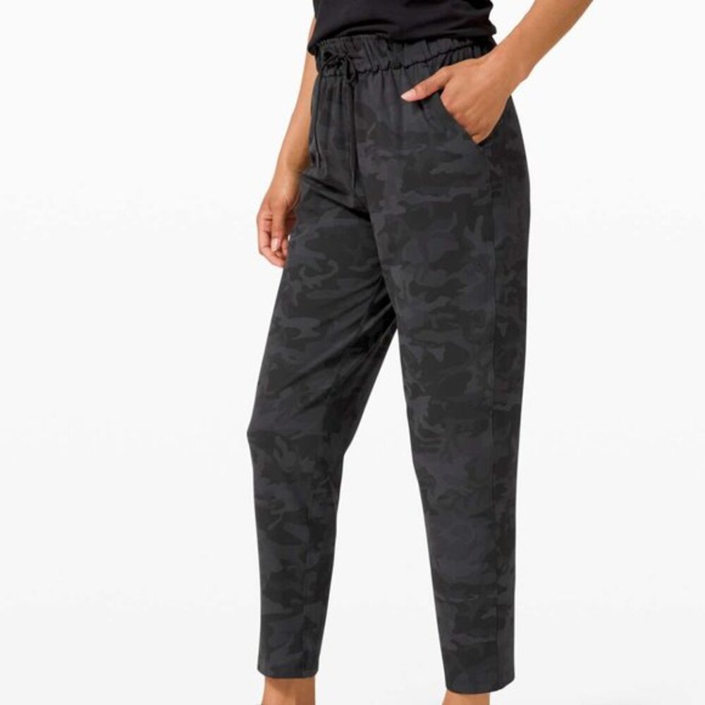 Lululemon Keep Moving Pant 7/8 High-Rise Size 12 Camo